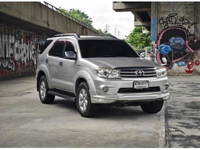 Toyota Fortuner 2.7 V 2wd auto ปี 2011